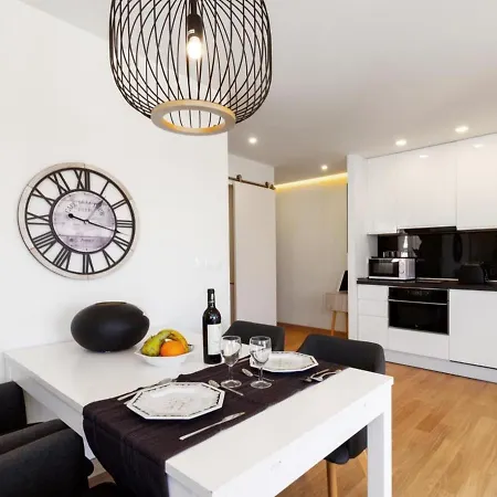 Apartment In The Center Of With Private Parking 2 Min Away *