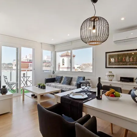Apartment In The Center Of With Private Parking 2 Min Away *
