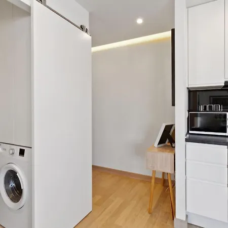 Apartment In The Center Of With Private Parking 2 Min Away *